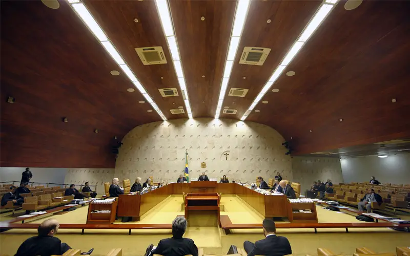 Plenário do STF em que são discutiras as decisões e aplicada a teoria da nulidade no Direito brasileiro