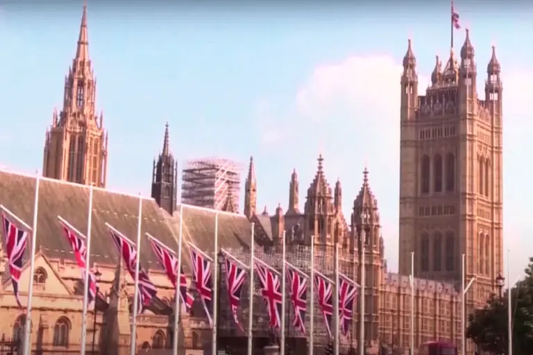 Parlamentarismo britânico representado pela imagem do parlamento